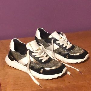 MK women’s tennis shoes